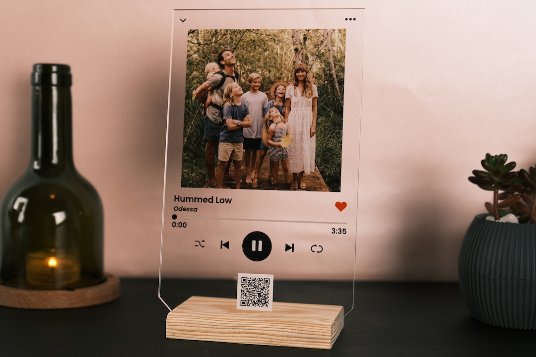 UNIQUE ANNIVERSARY GIFTS AND IDEAS FOR ALL COUPLES cover photo collage