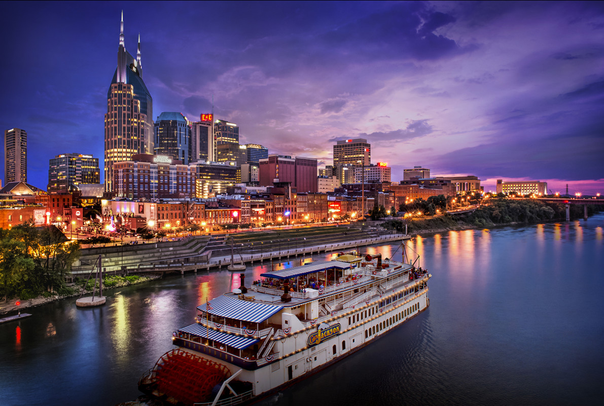 The MUST sees of Tennessee! cover photo collage