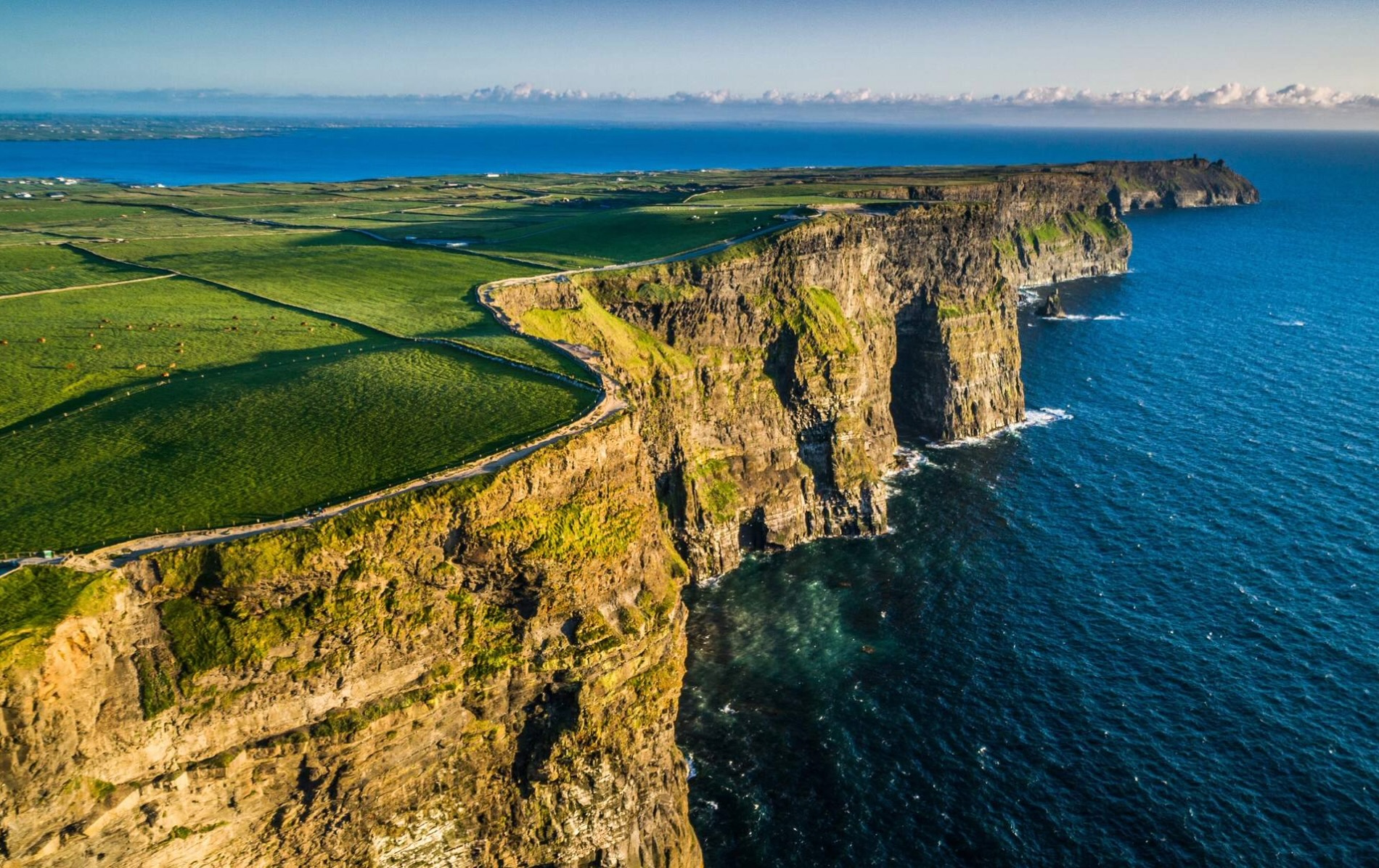 Ireland Road Trip: Where to Stop on a 8-day Adventure Through Southern Ireland 🍀 cover photo collage