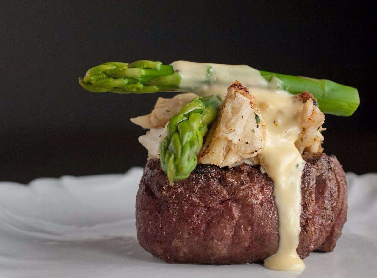 Restaurants to eat at while visiting Texas cover photo collage