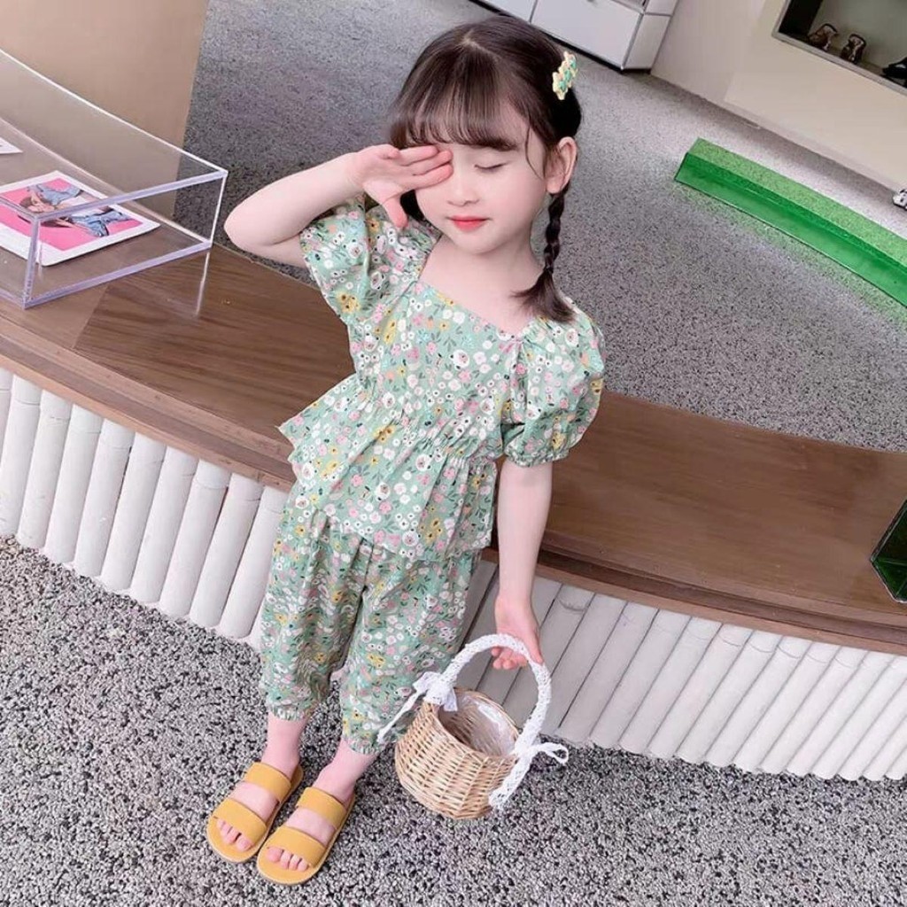 Outfit kece anak-anak buat jalan-jalan santai cover photo collage