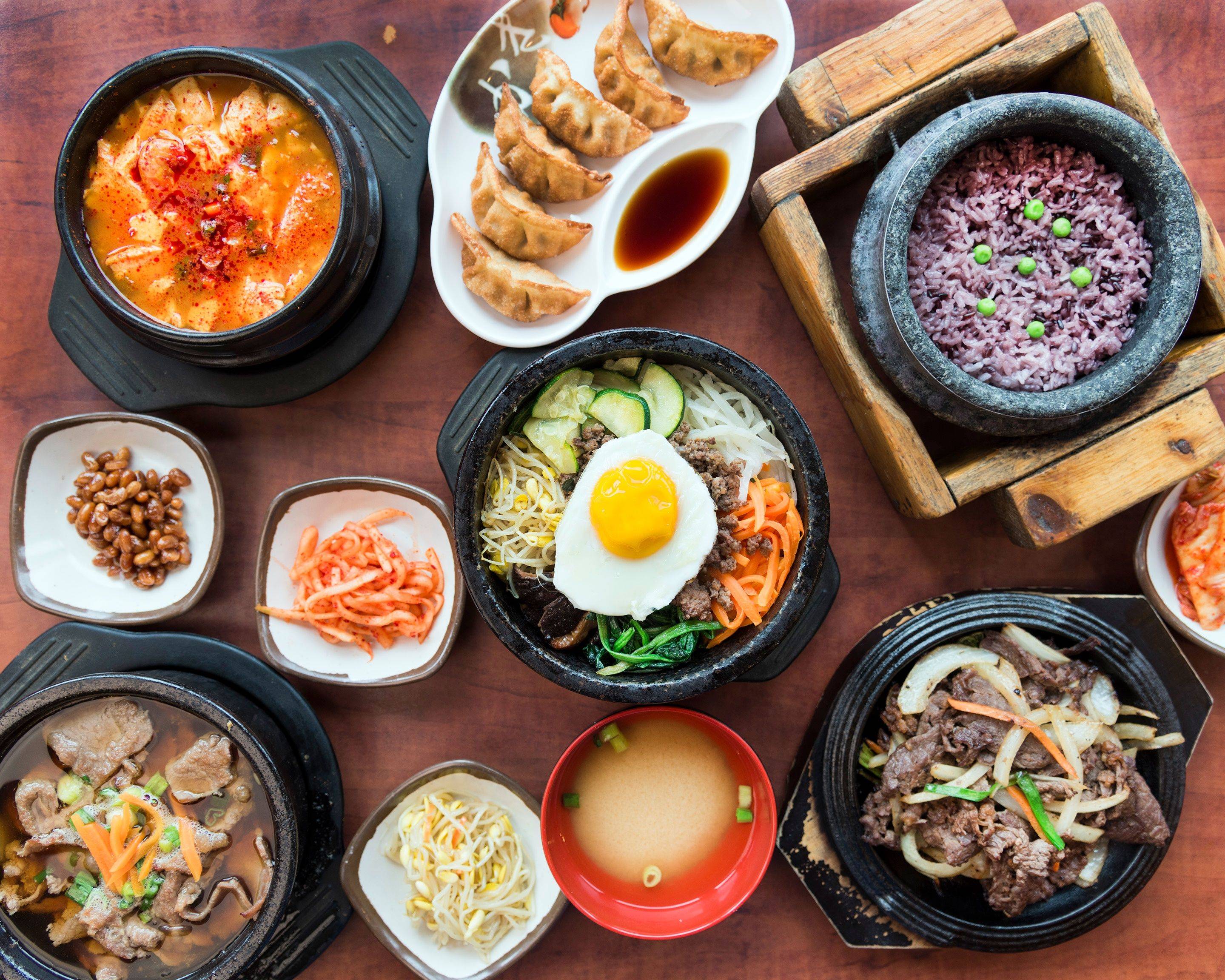 Visiting Toronto? Here are the BEST food spots you need to visit cover photo collage