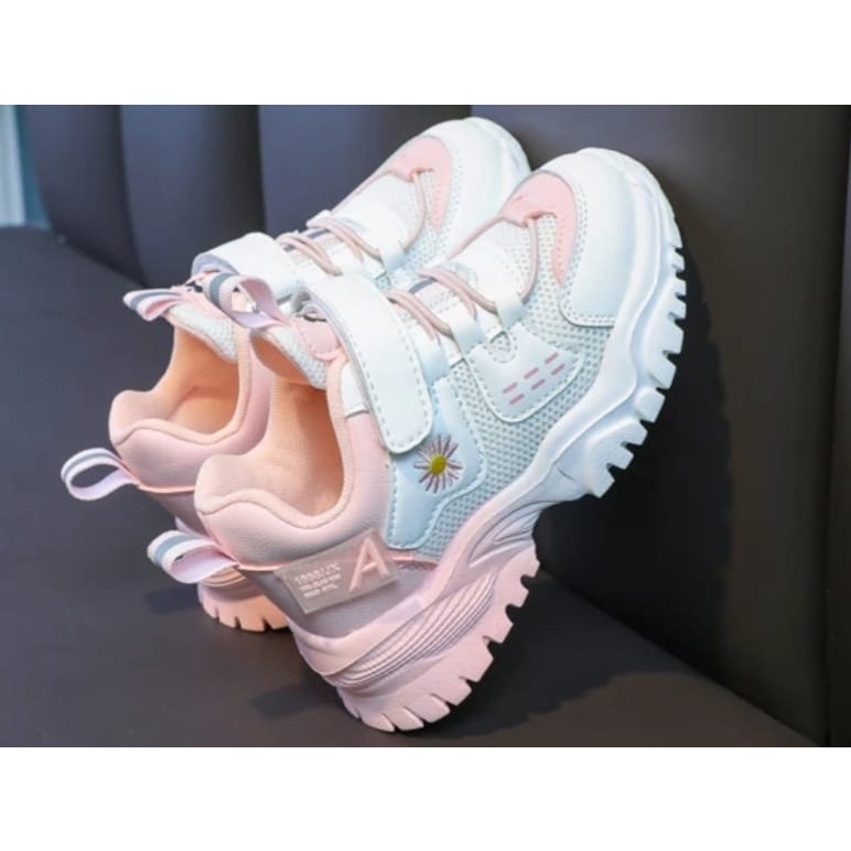 Sepatu anak yang desainnya cute cover photo collage
