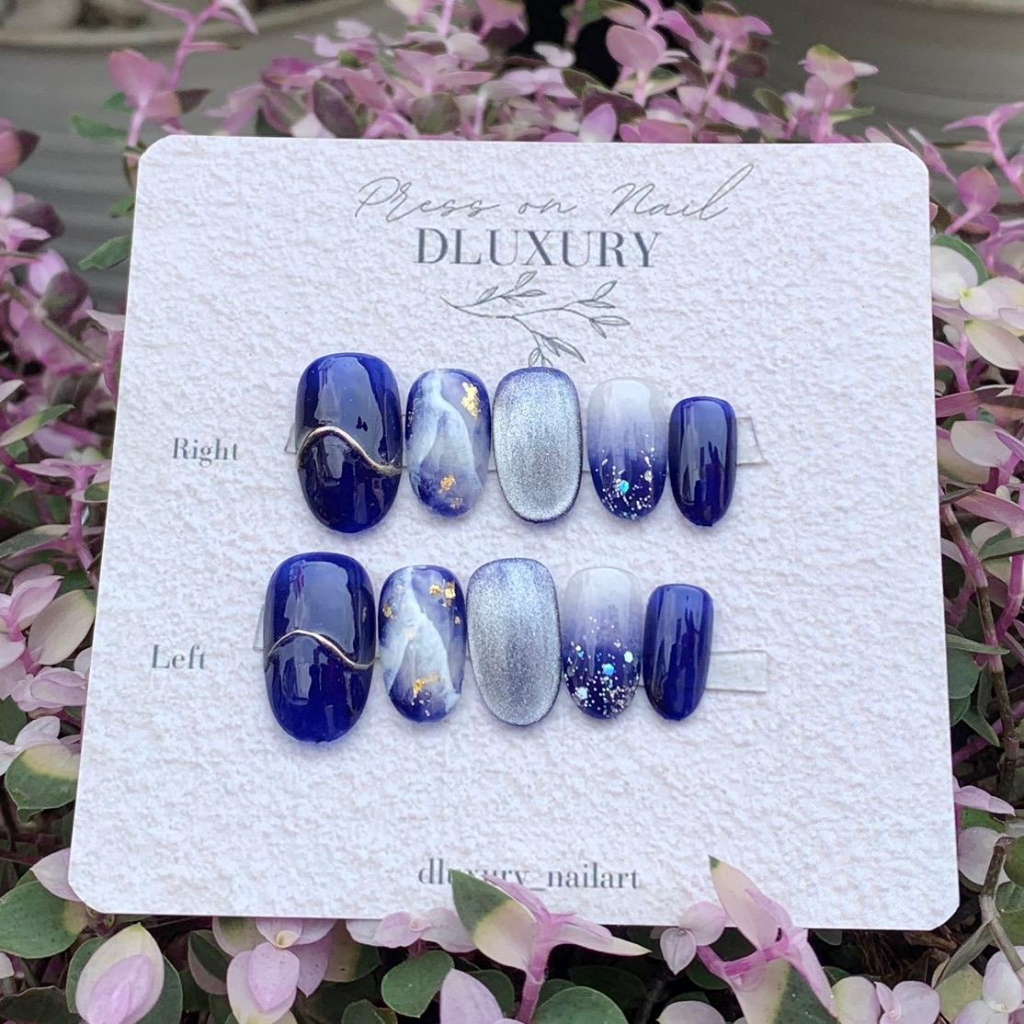 Nail Art Biru Dongker yang Keren & Mudah Dibuat