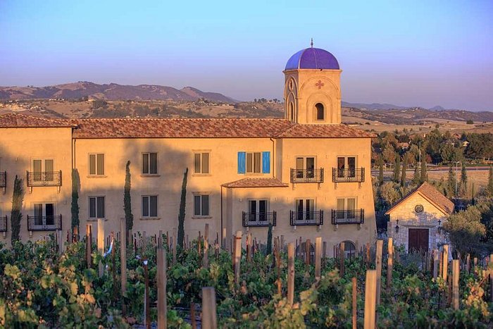 Top Hotels and Vineyard Stays in Paso Robles for Your Wine Weekend Getaway cover photo collage