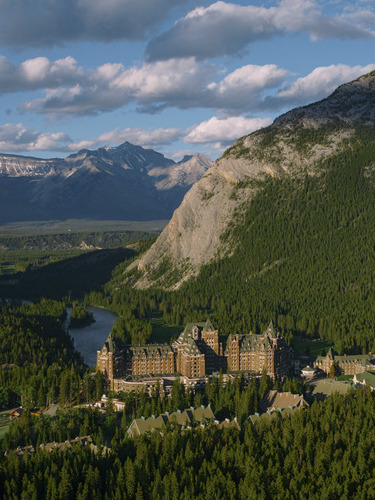 Headed to Banff? Check out this list for all the best recommendations 😉 cover photo collage