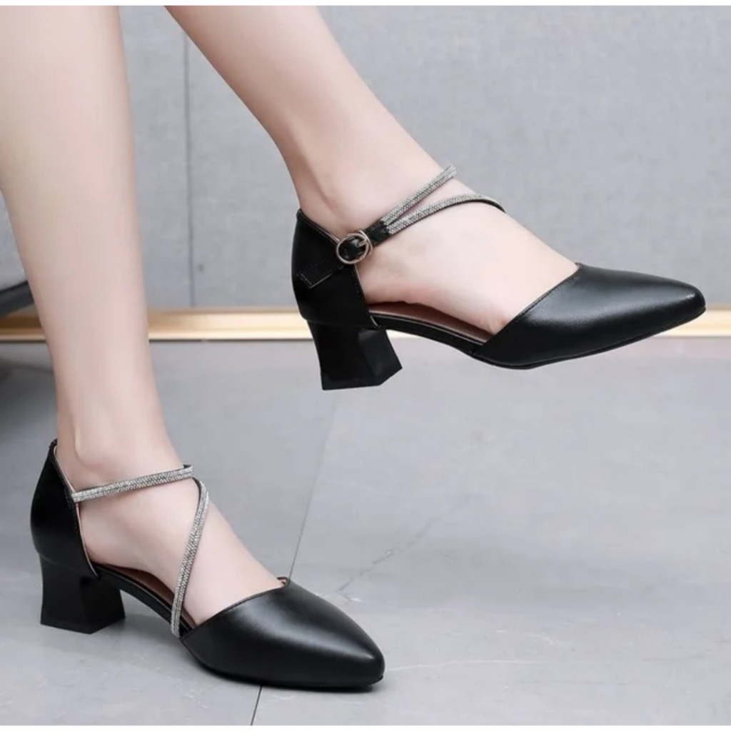 Sepatu yang cocok untuk pergi ke pesta cover photo collage