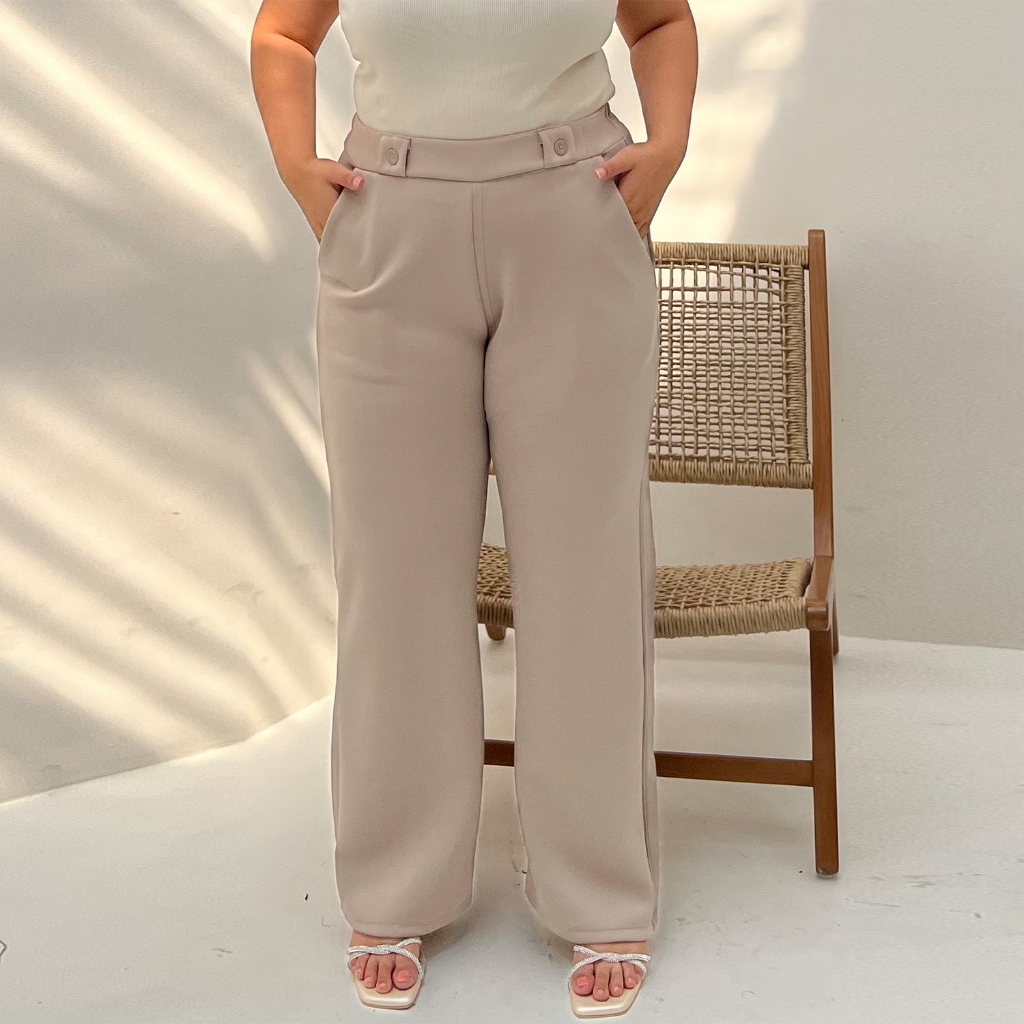 My Top Pick: The Perfect Plus-Size Friendly Pants for Effortless Style cover photo collage