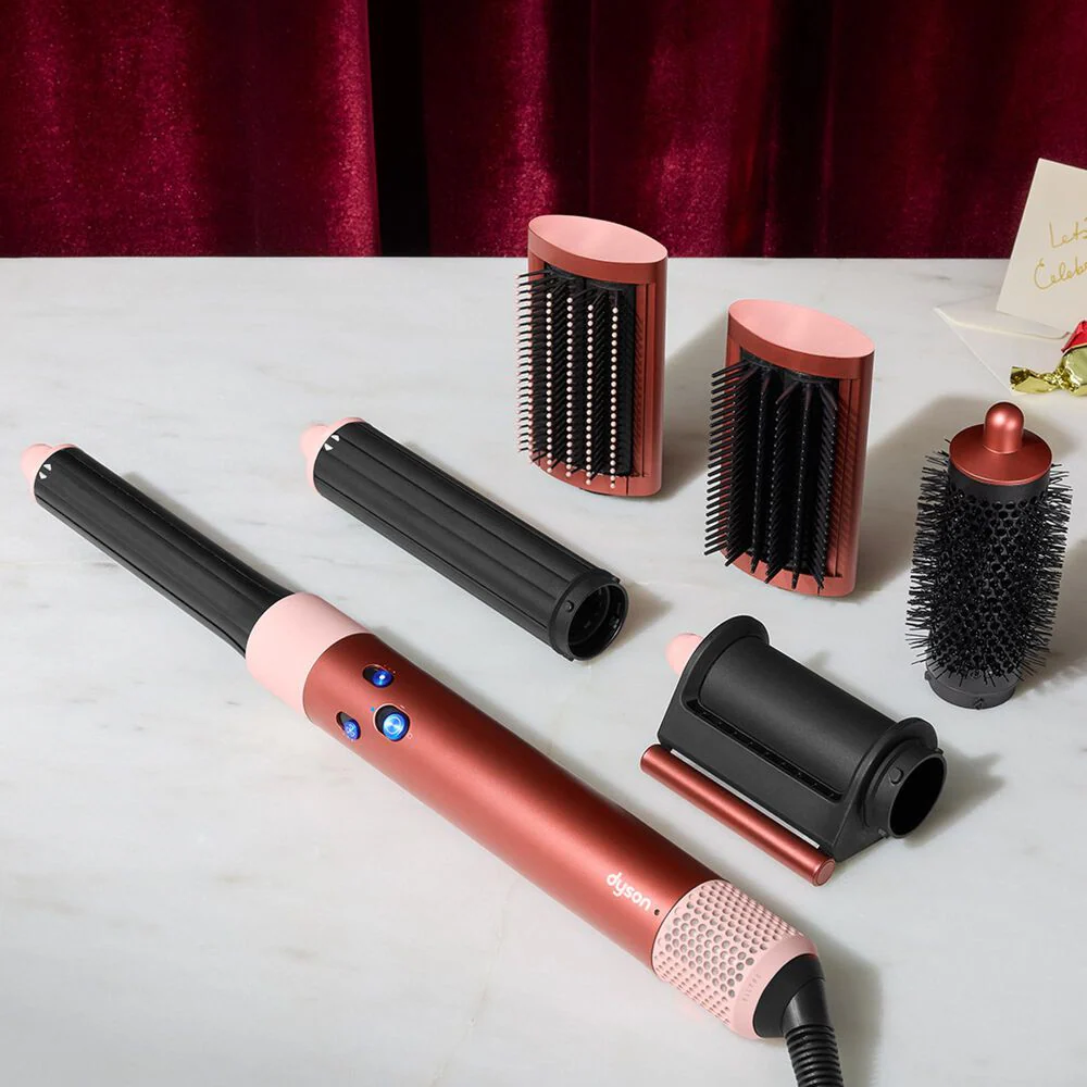 It Girl Finds cover photo collage