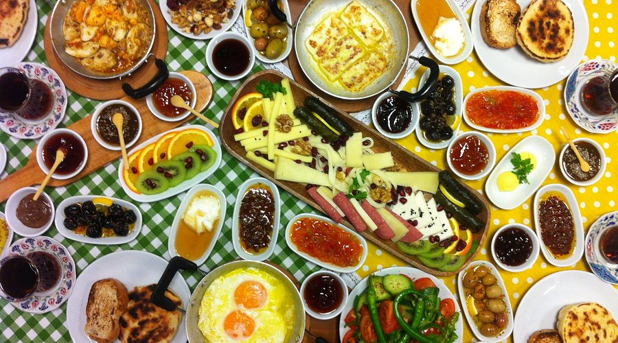 Weekend in Istanbul, Turkey - The Best Things To Eat, See, & Do cover photo collage