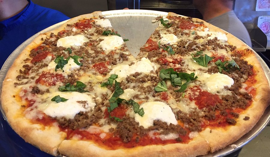 Local Des Moines (plus surrounding metro) restaurants and bars that I love and keep going back to! cover photo collage