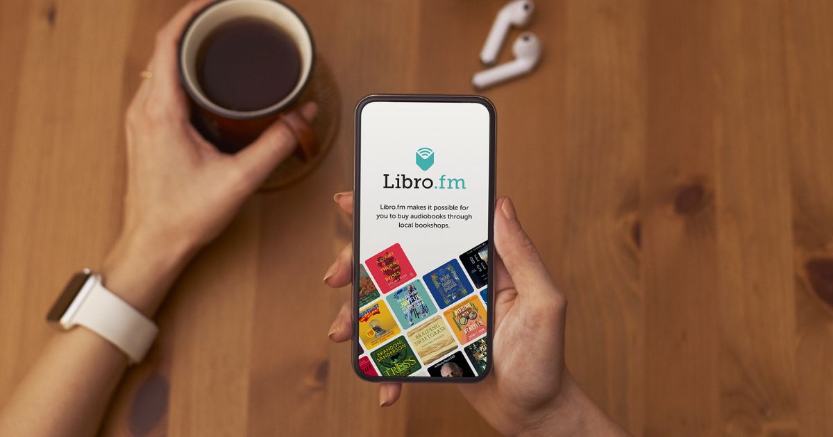 My favorite apps, sites, and accessories as a reading addict 🤓 cover photo collage