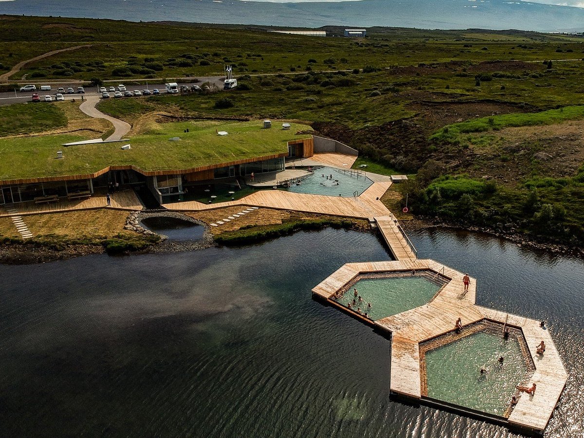 Must-Visit Spots in Iceland | Your DTS Bestie Itinerary cover photo collage