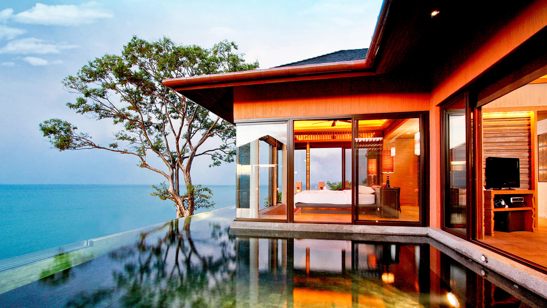 The Ultimate Phuket Itinerary: Picture-Perfect Spots & Must-Do Experiences cover photo collage