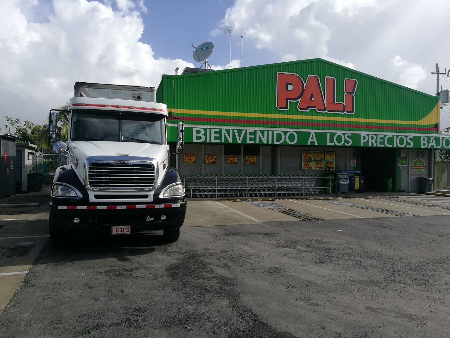 Costa Rica Stores and Supermarkets cover photo collage