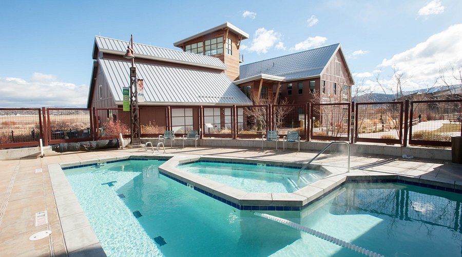 Vacays and Staycays 🏝️🏡 cover photo collage