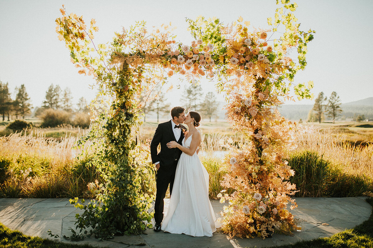Wedding vendors I hired for my wedding in Bend, Oregon (& the ones I wish I could have) 👰‍♀️💍 cover photo collage