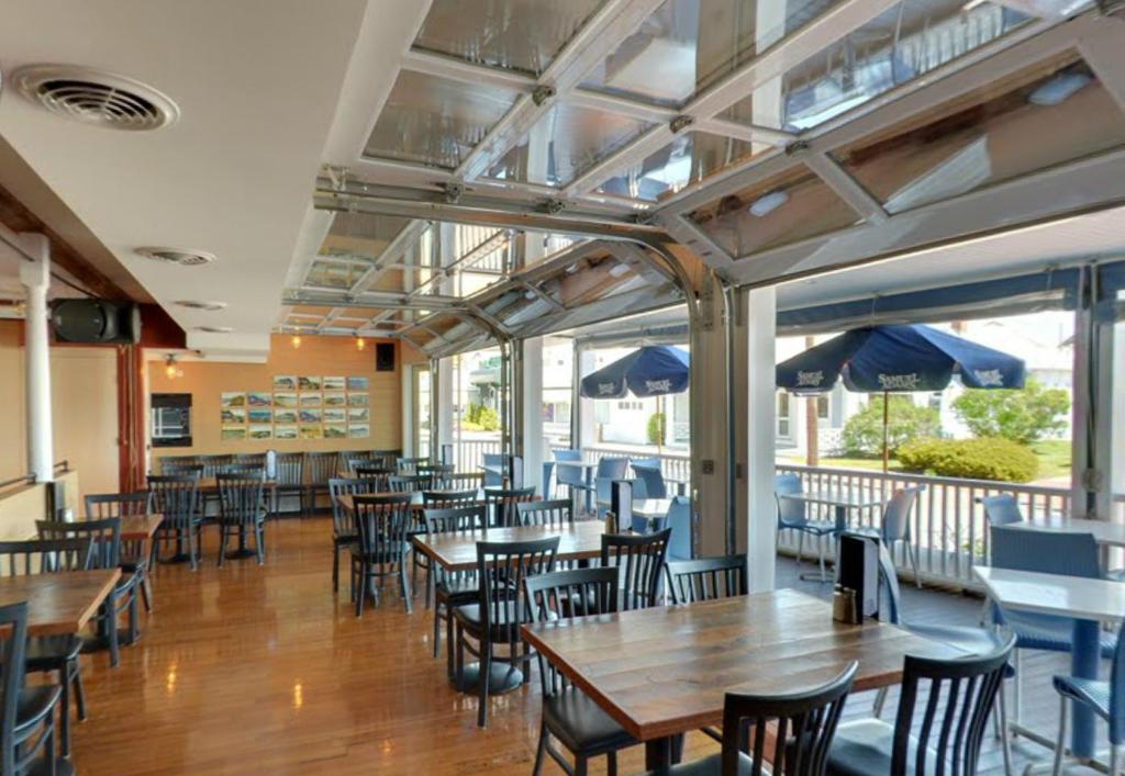 🏖️ York Beach Maine – Your Seaside Retreat 🌊 cover photo collage