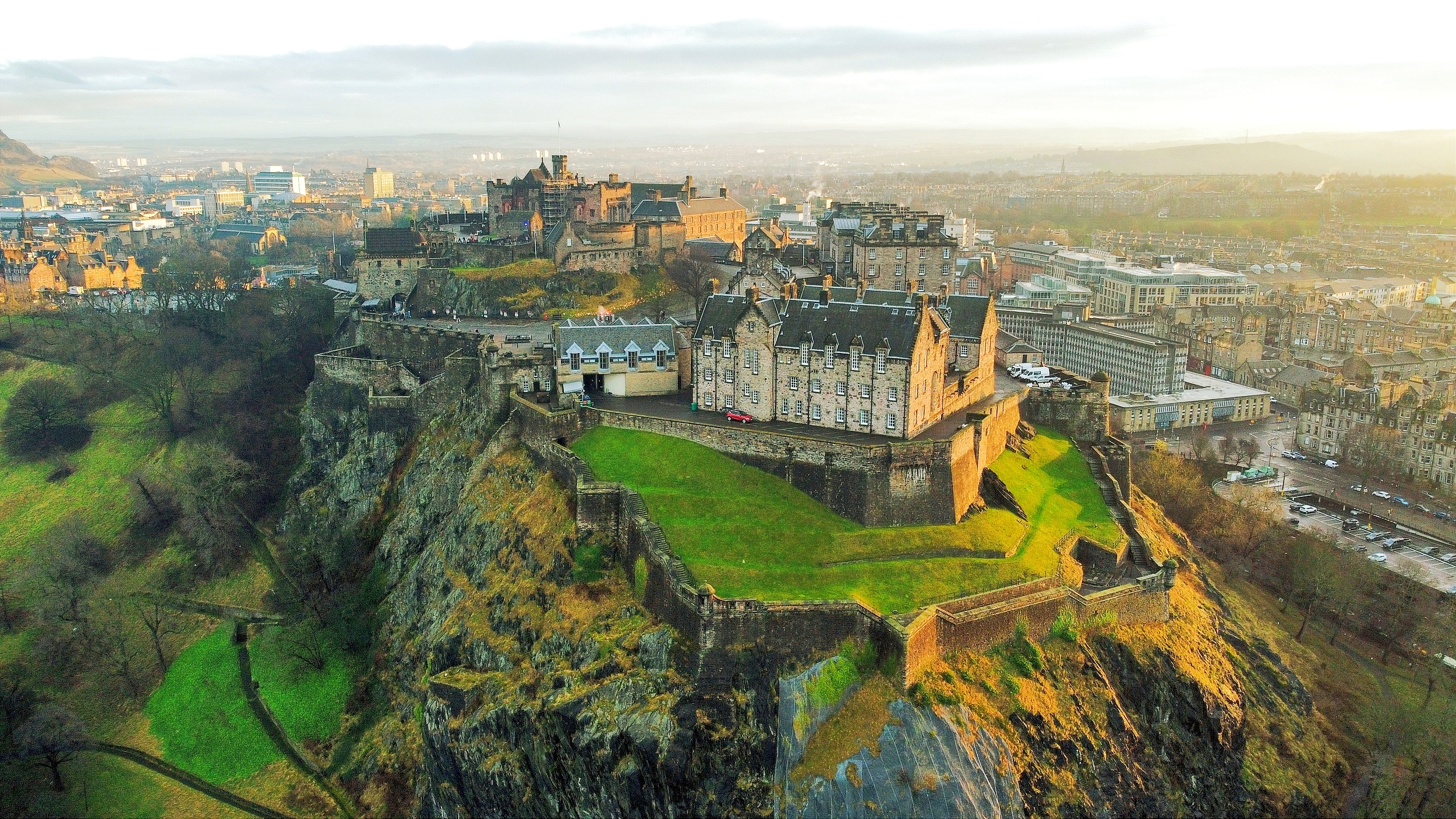 👑10 Royal Attractions in Edinburgh, Scotland cover photo collage