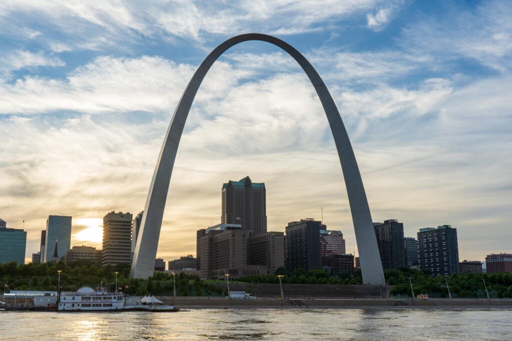 St Louis, Missouri - Best Things to Do & Places to Stay cover photo collage