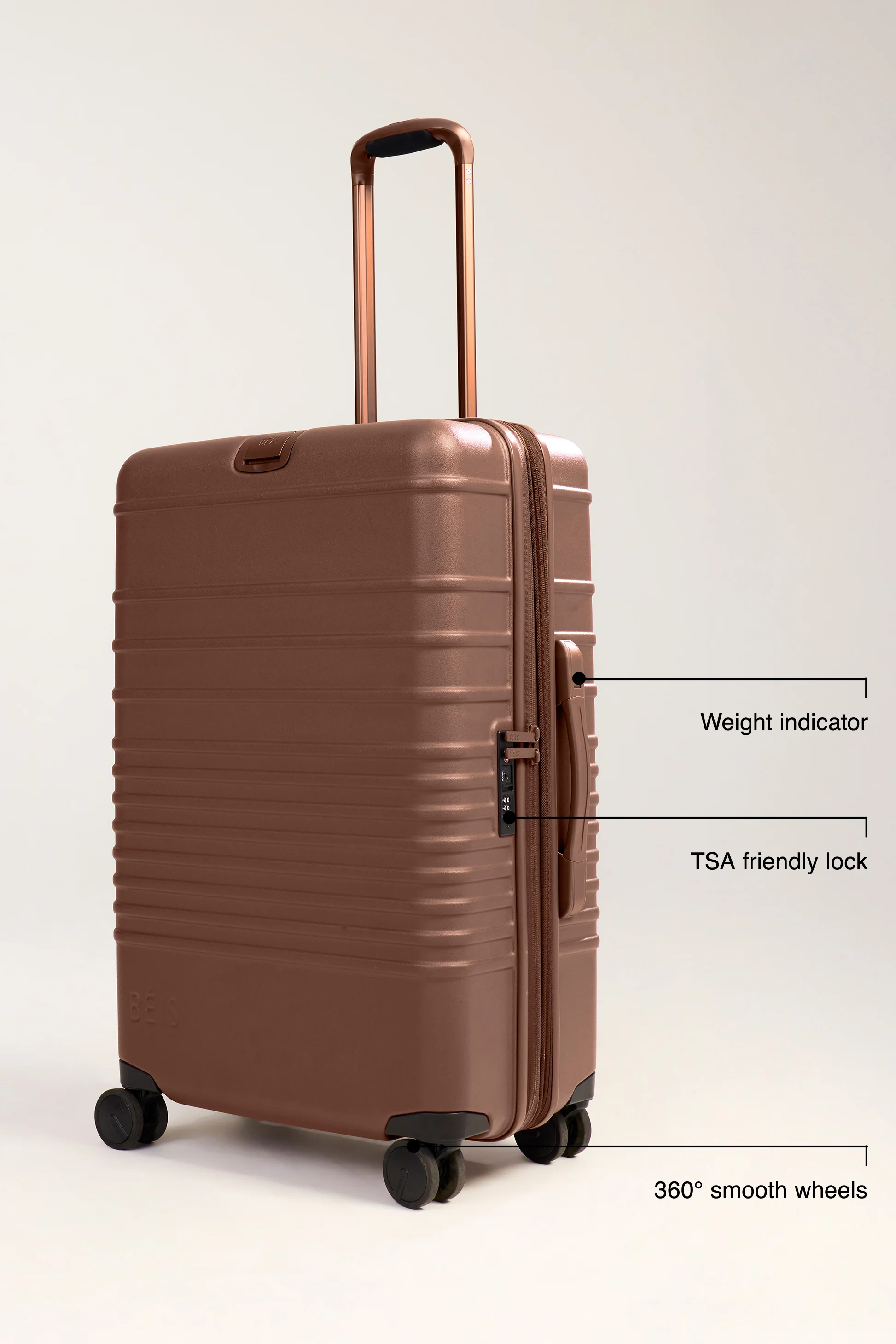 Must haves for your carry-on bag on a travel day ✈️ cover photo collage