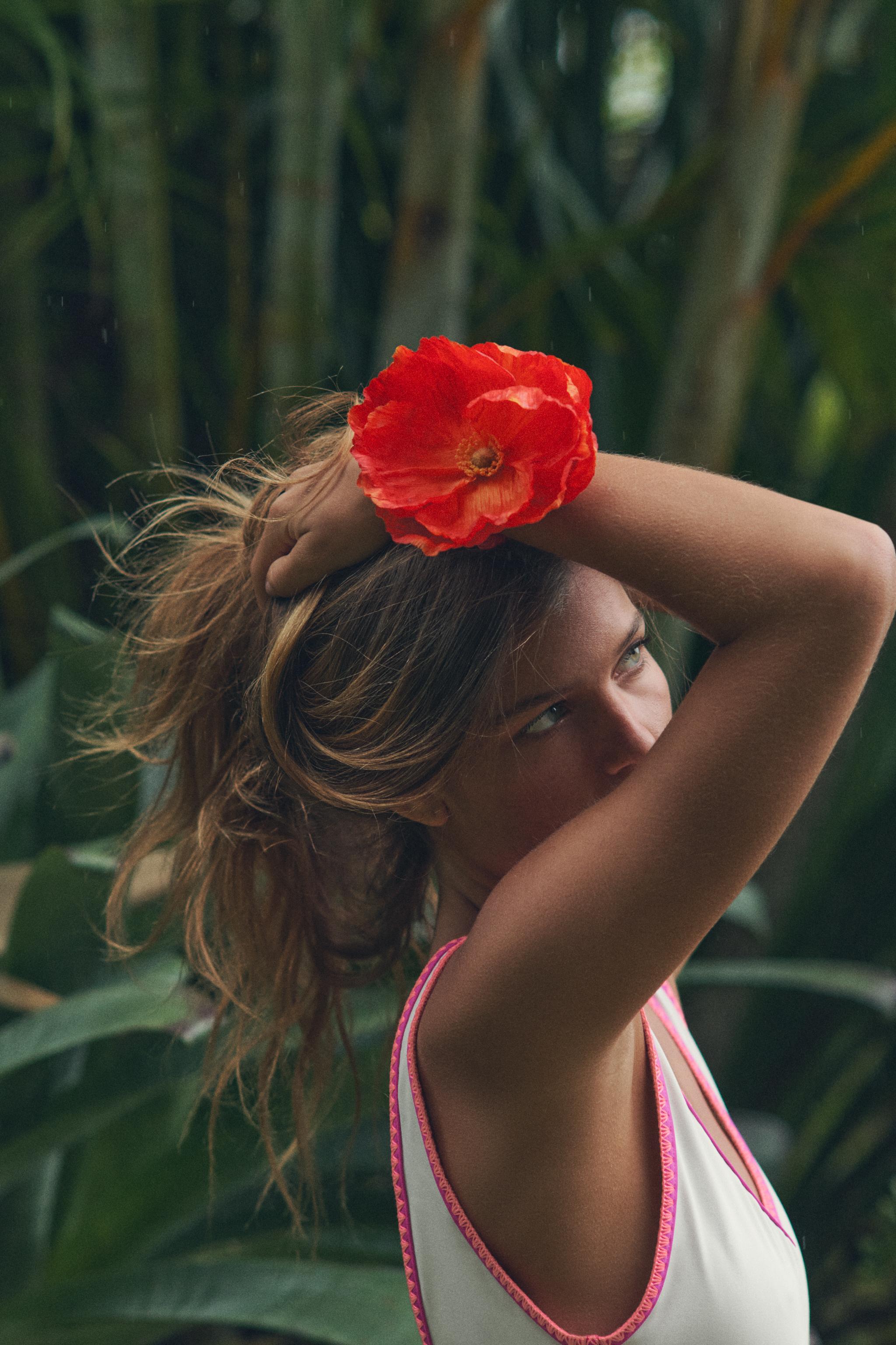 Zara crochet maxi flower hair scrunchie, hot pink Don main image 4