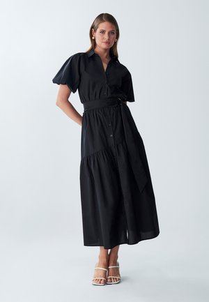 Summer Capsule Wardrobe cover photo collage