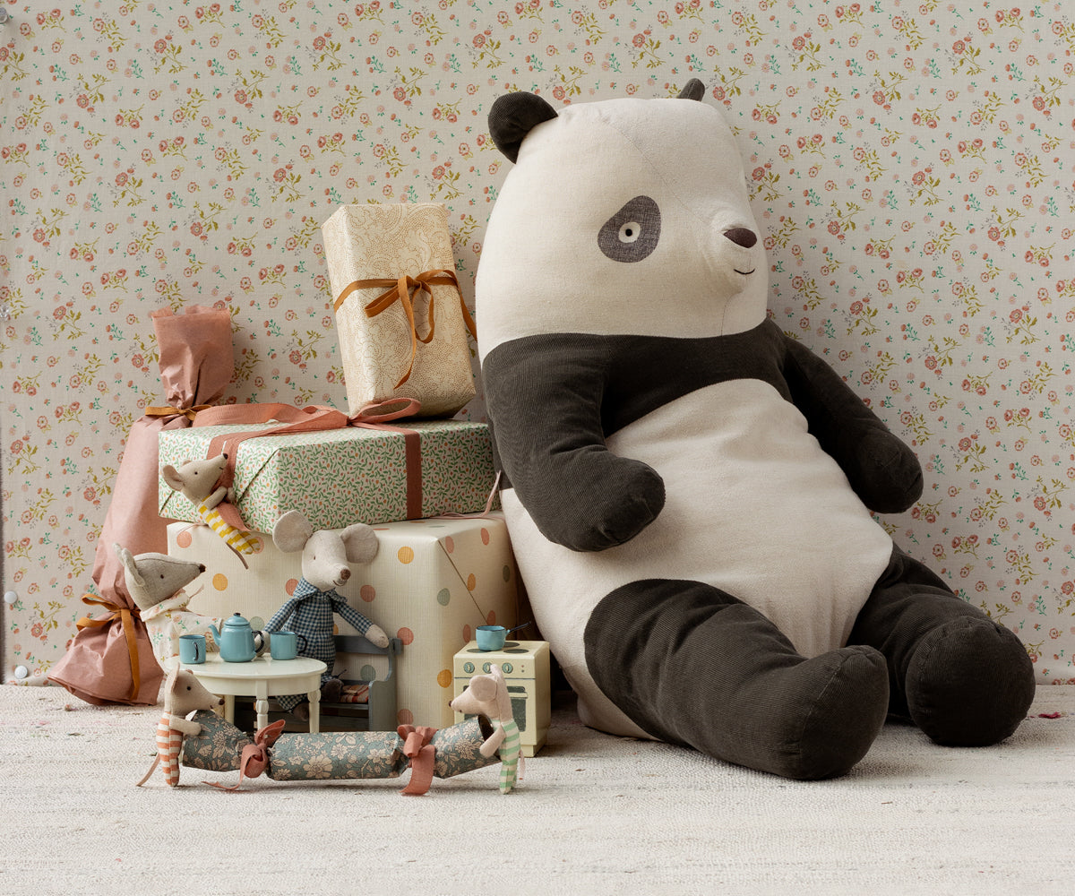 🧸 Plushie Paradise: 18 Stuffed Animals That Double As Bedroom Décor And Emotional Support cover photo collage