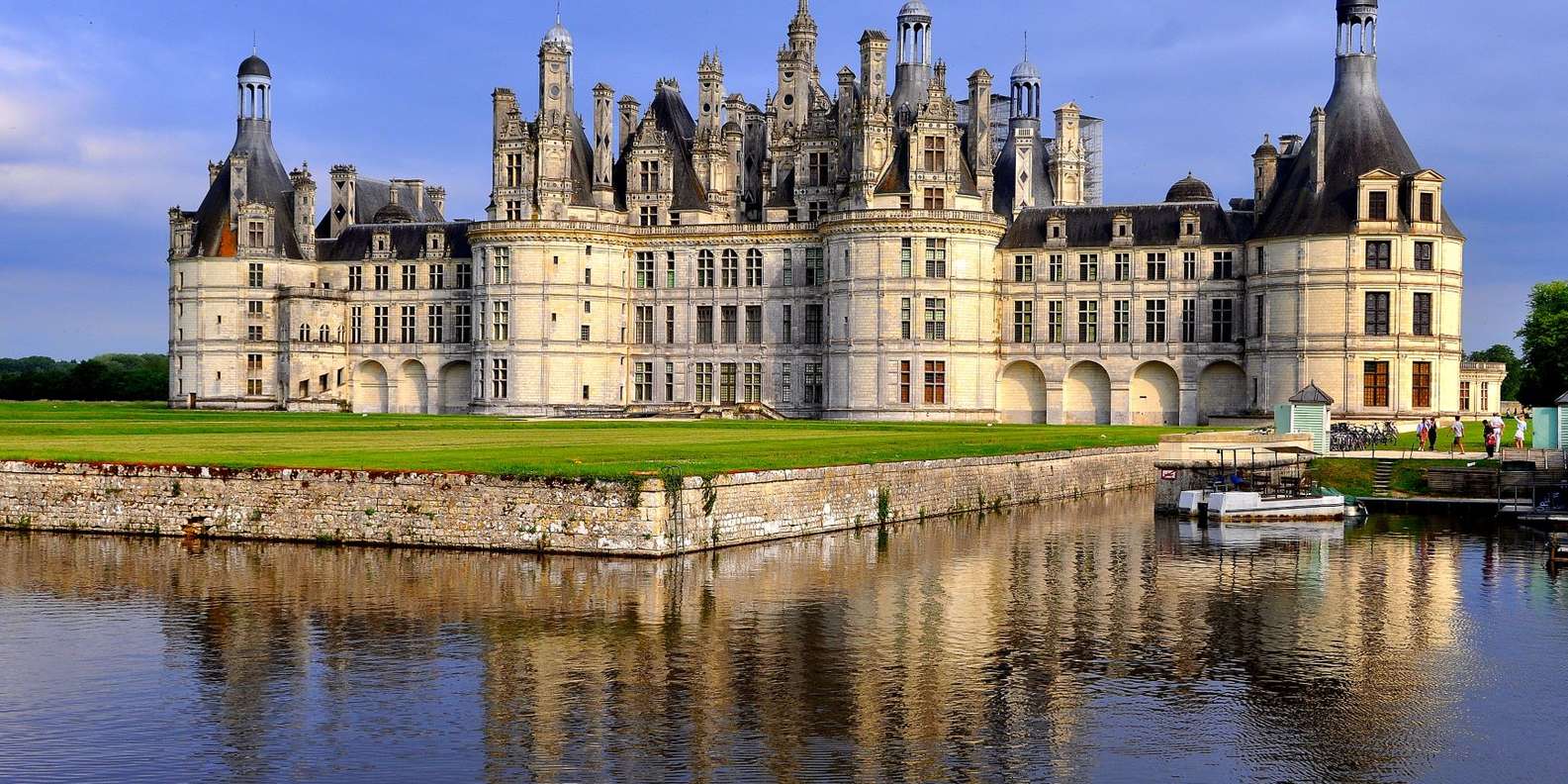 Gems of the Loire Valley: Must visit Châteaux's, cities, restaurant recommendations & dozens of hidden gems you simply cannot miss on your visit to France! cover photo collage