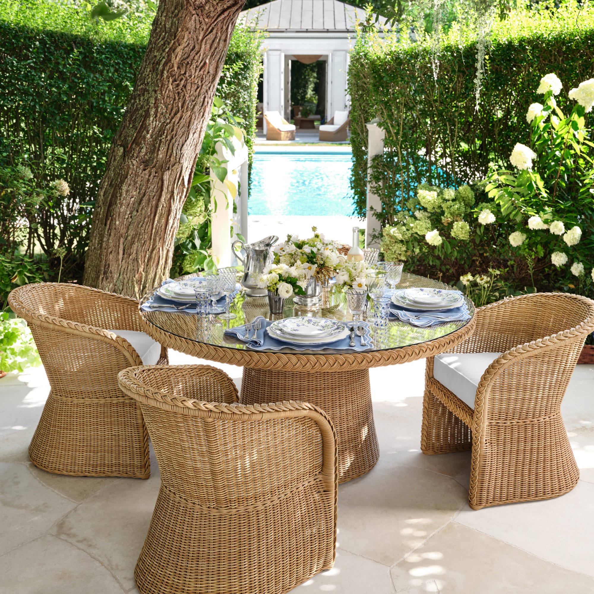 East Hampton Dining Set