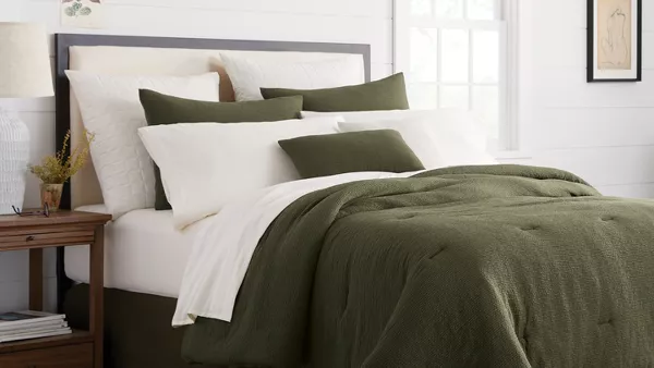 College Baddie Essentials 💅 How to stay stress free and clean in college ! cover photo collage