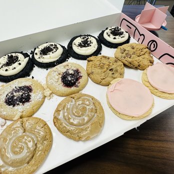 cheap (but delicious) eats around UNLV! 😋 A college student’s guide cover photo collage