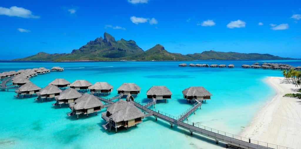 Island Bucket List | Where I Wanna Glow & Go cover photo collage