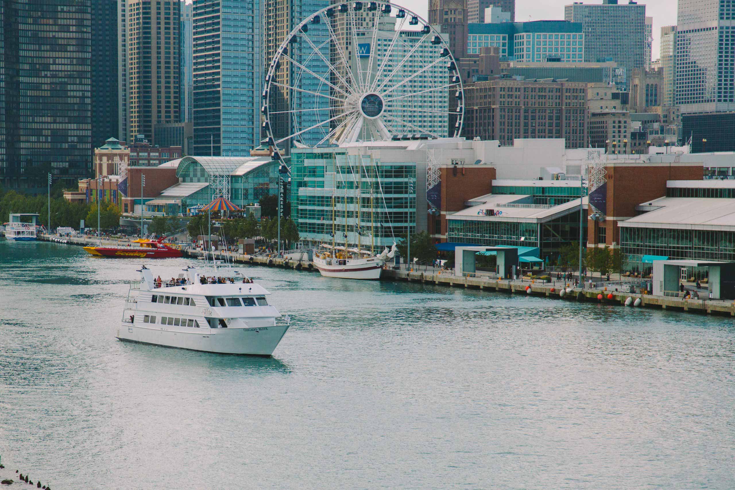 A weekend guide to the Windy City 🏙️ cover photo collage