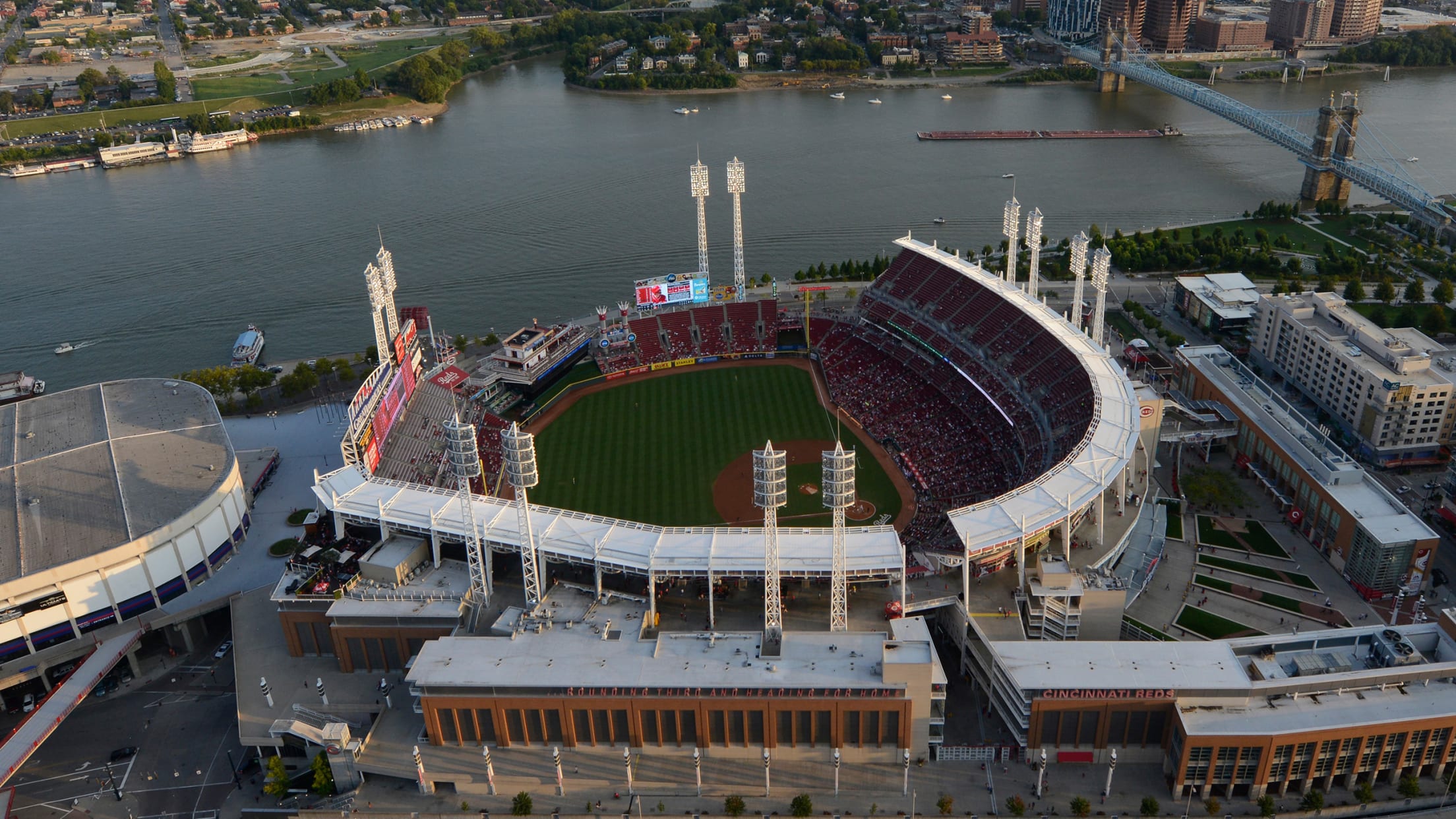 Best Things to Do Near Great American Ball Park (Cincinnati, Ohio) ⚾️❤️✨ cover photo collage