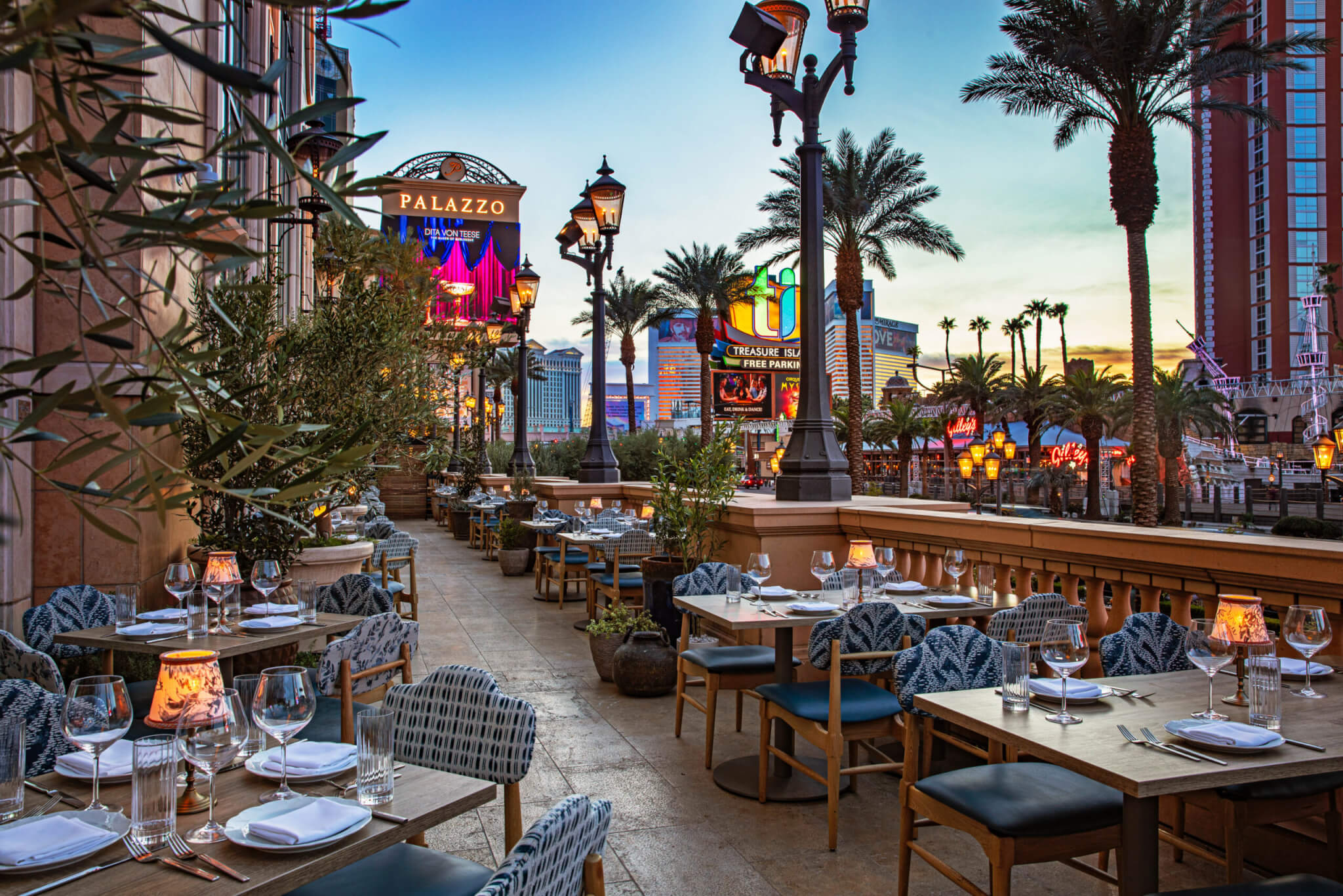 A FOODIE’S GUIDE FOR LAS VEGAS 🎰🍸 cover photo collage