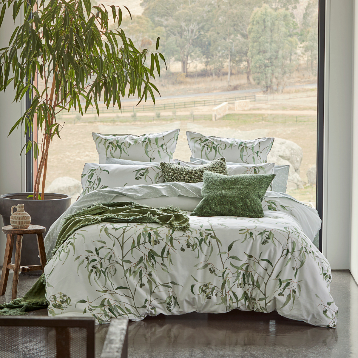 Moving Essentials for Americans Moving to Australia 🇺🇸✨🇦🇺 cover photo collage