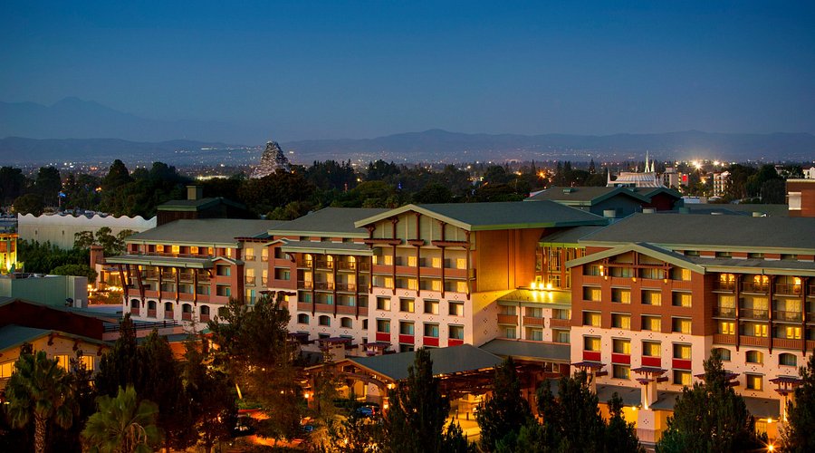 My favorite Disneyland hotels for any budget cover photo collage