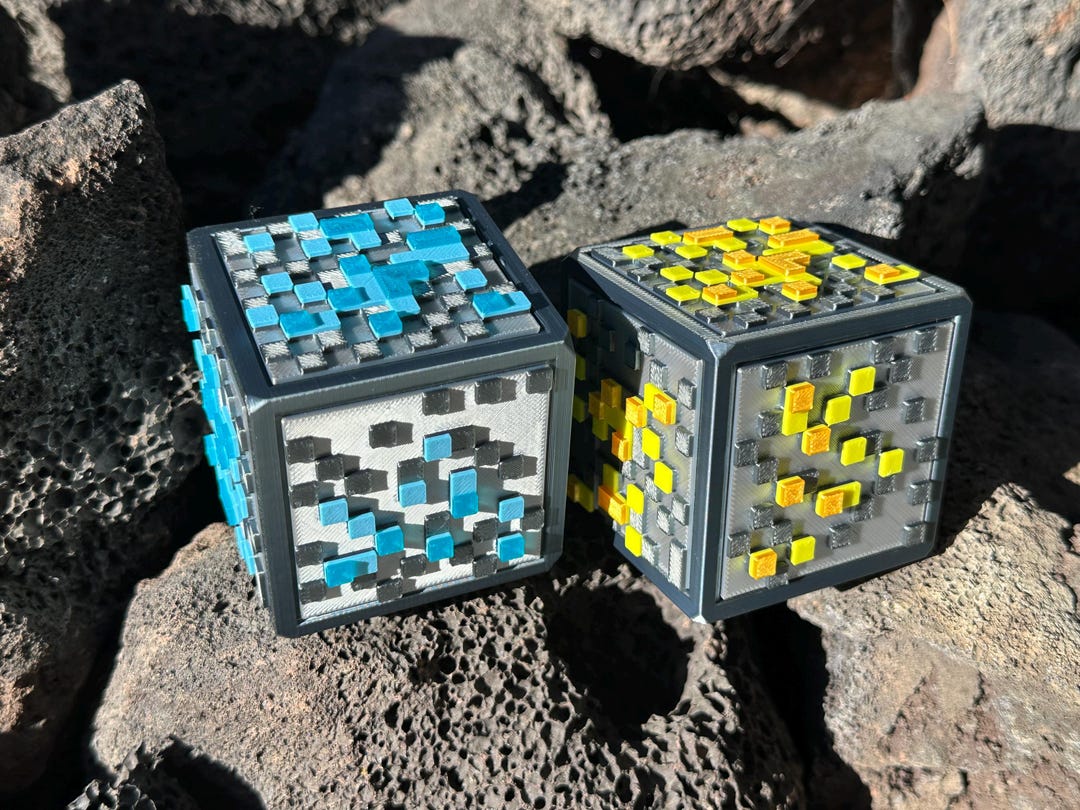 🟩 Minecraft-inspired treasure for pixel art fans ⛏️ cover photo collage