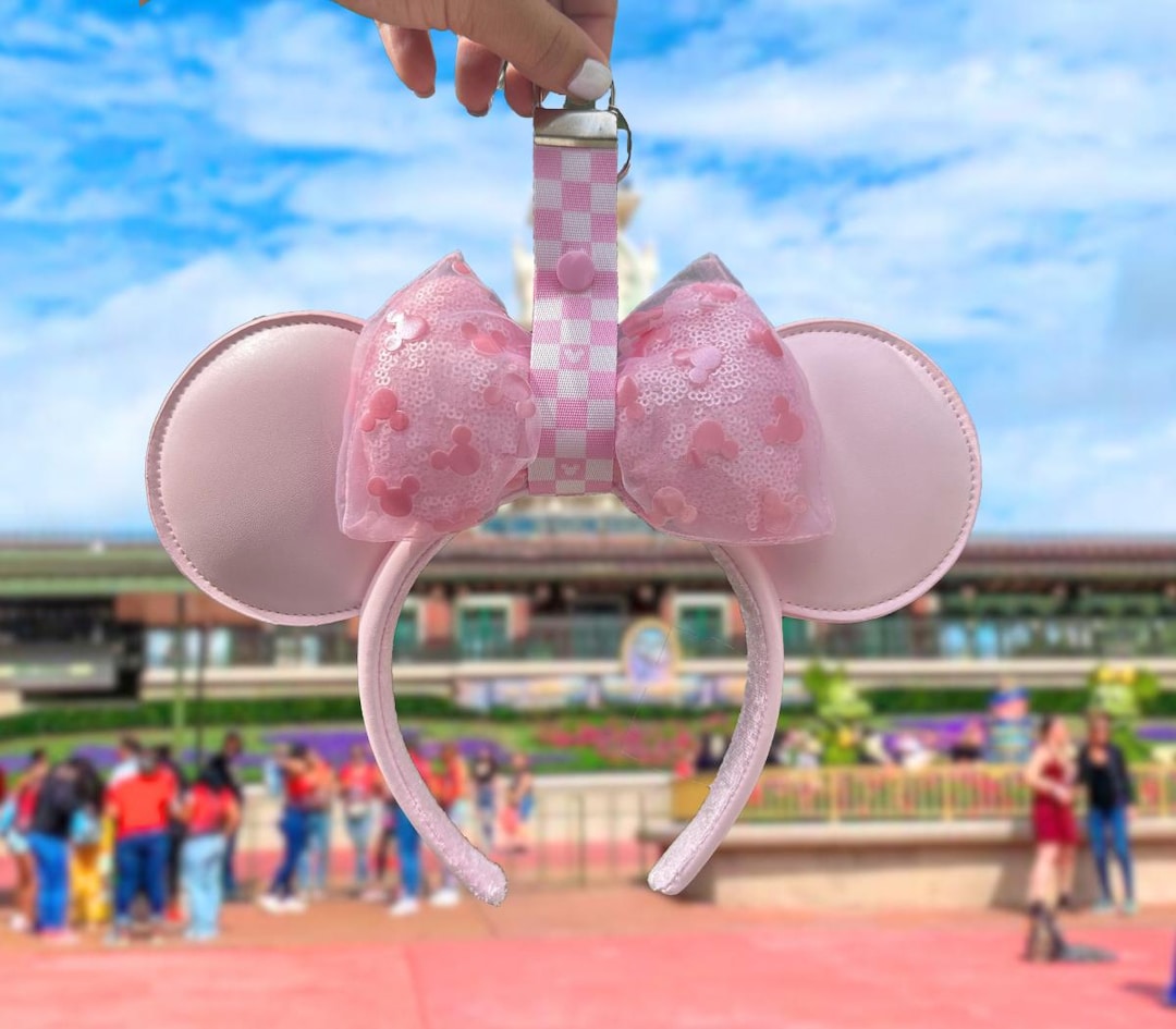 disney world must haves✨🐭🏰 cover photo collage