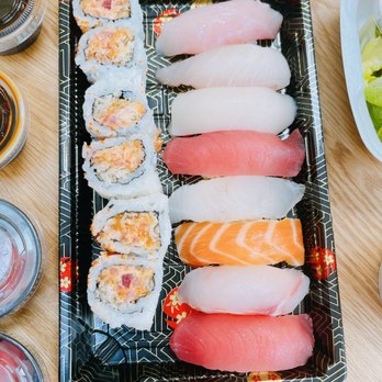 Best Eats in the 757 cover photo collage