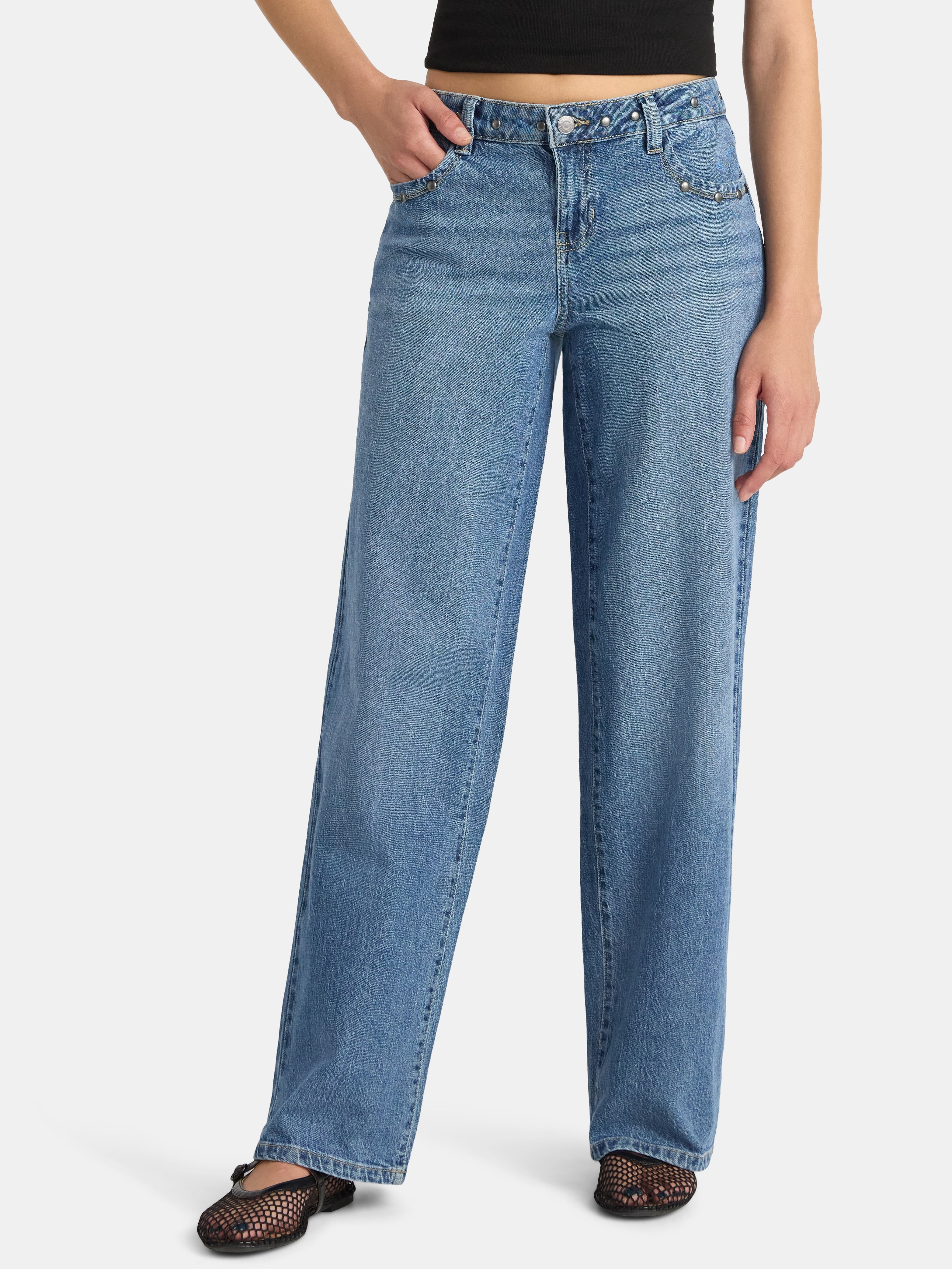 Jeans that won't break your budget, but are still so stylish! It always makes my day when I find a good clearance. Check out these jeans that will make you smile too! cover photo collage