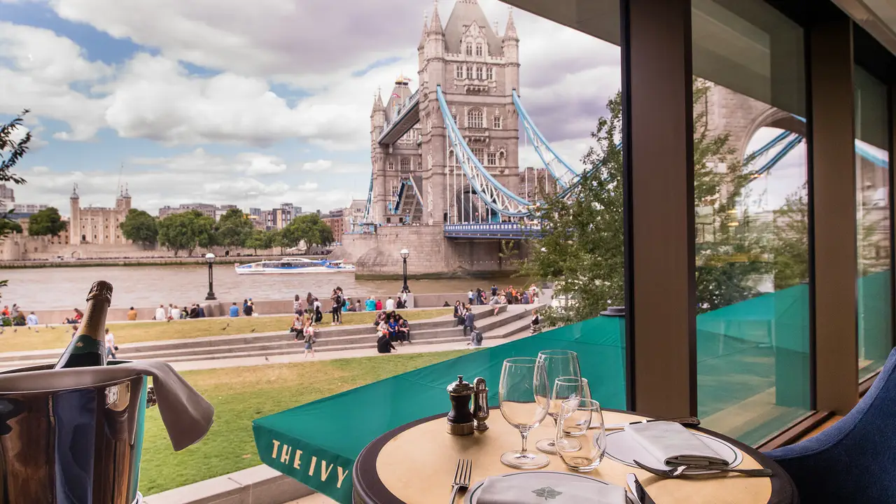 picturesque london restaurants for the girls that like photos and good food 🍜 cover photo collage