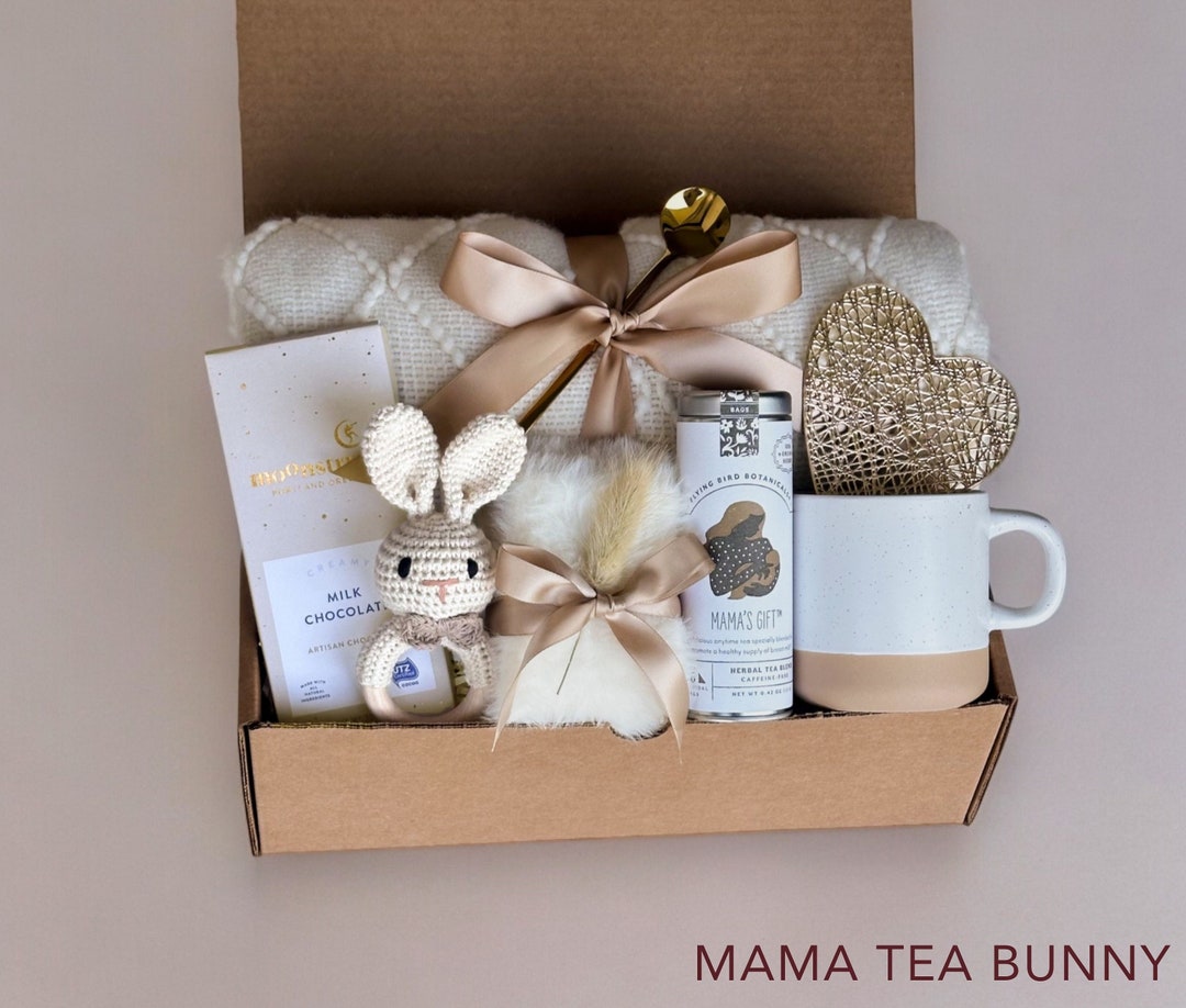 What to bring a new mom when visiting for the first time (that she actually wants)! cover photo collage