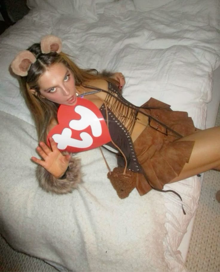 hot-girl halloween costumes that aren’t boring or overdone 🎃🐈‍⬛ cover photo collage