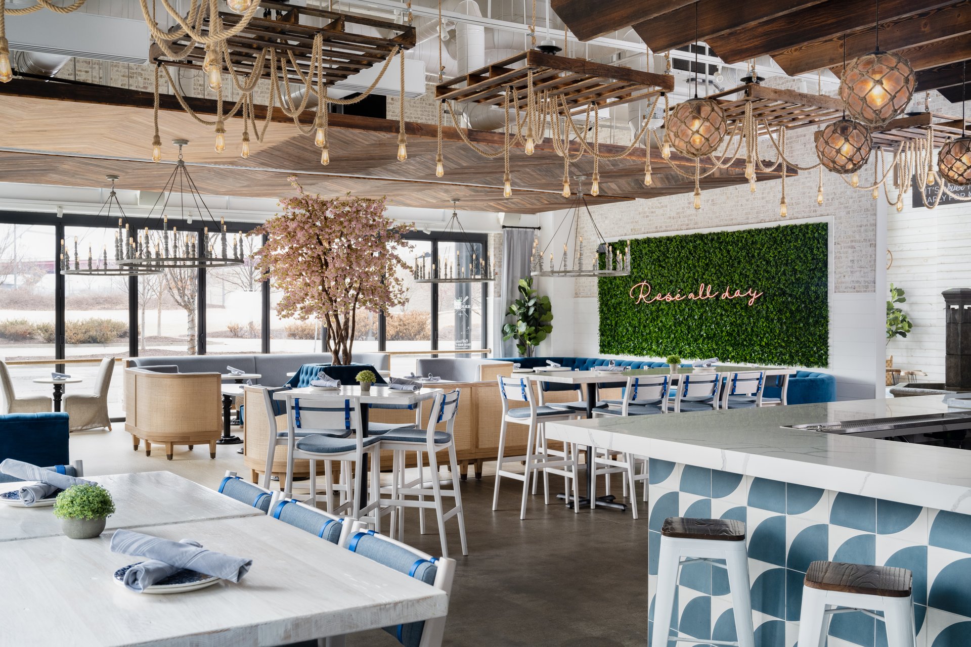 Chicago restaurants worth the hype 🍴 cover photo collage