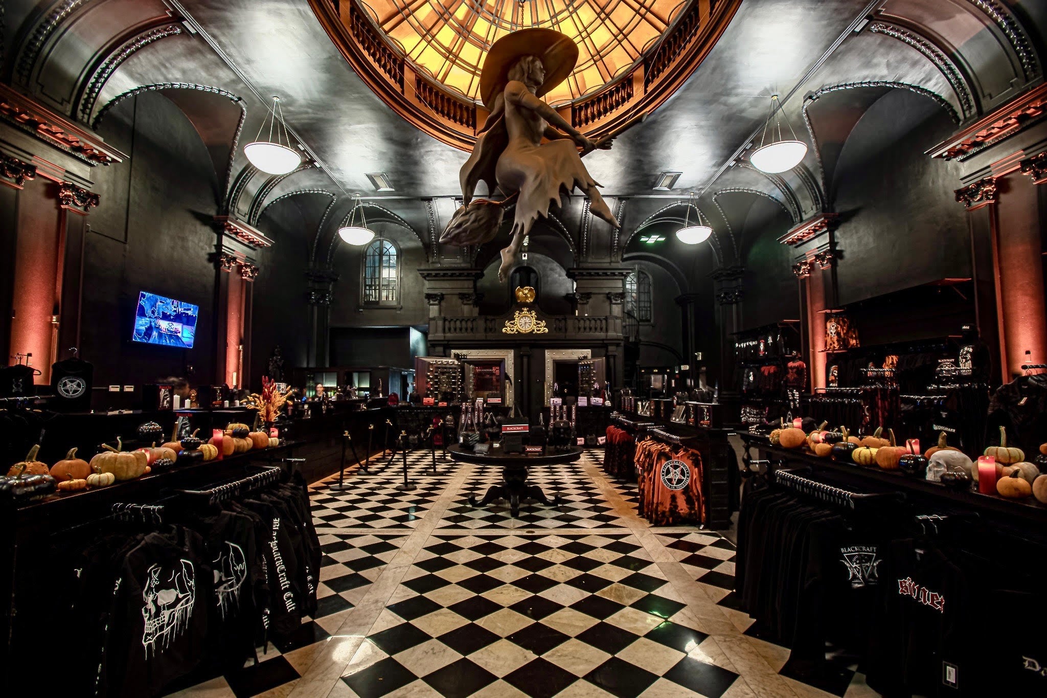 A Local Goth’s Guide to Salem, MA 🦇🖤💫 cover photo collage