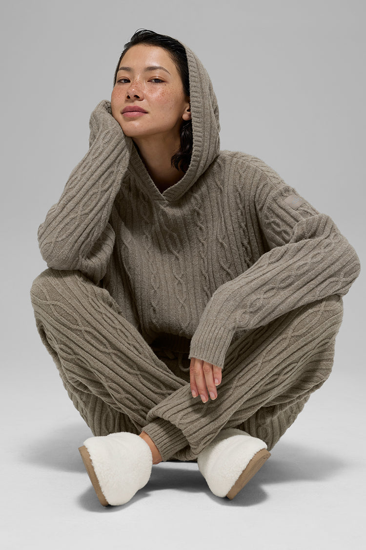 10 Must-Have Alo Yoga Outfits for Style & Comfort