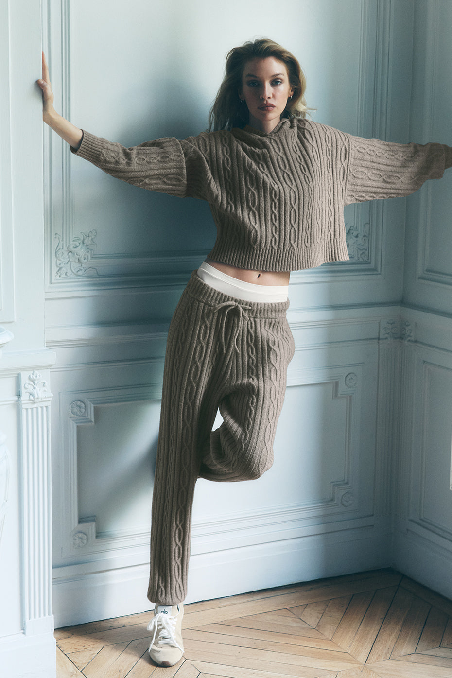 10 Must-Have Alo Yoga Outfits for Style & Comfort