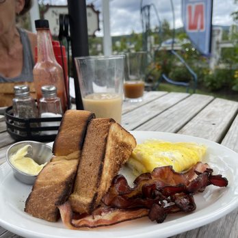 My Favorite Places To Eat In/Near Waterbury VT cover photo collage